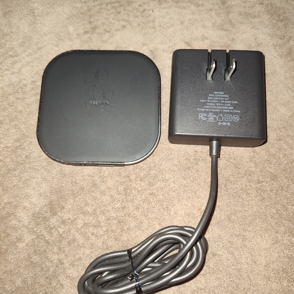 UbioLabs 2in1 Qi Wireless 15 -Watt Charging Pad AWC1092 - Picture 2 of 9
